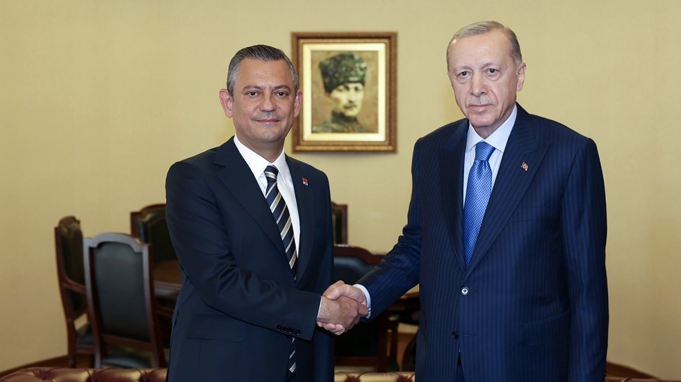 Özgür Özel'den Erdoğan'a yanıt:"Türkiye'de bir kadın düşmanı varsa Erdoğan’dan başkası değildir"