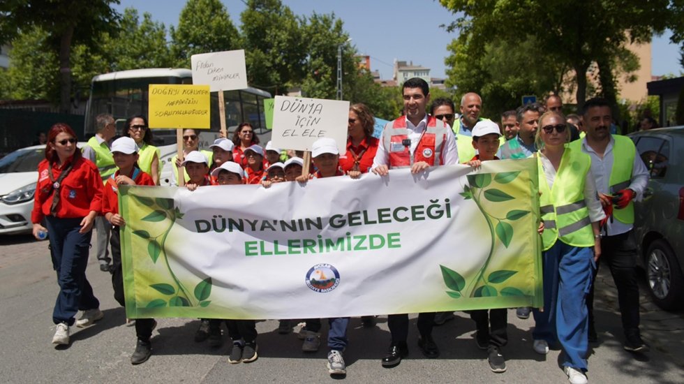 Dünya Çevre Günü’nda Avcılar’ın 10 mahallesinde geleceğe fidanlar dikildi.
