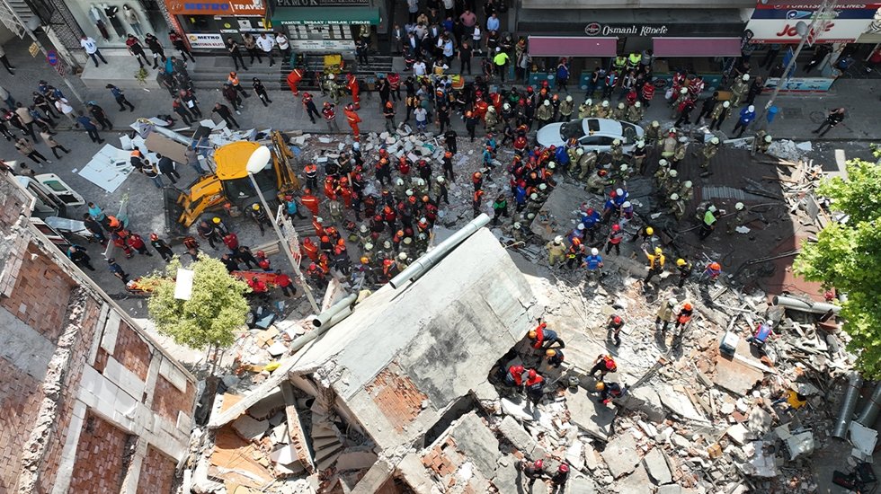 İstanbul&rsquo;da deprem dahi olmadan &ccedil;&ouml;kme riski olan 1556 bina var