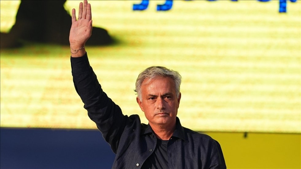 Mourinho'nun talimatıyla Fenerbahçe'de ilk ayrılık...