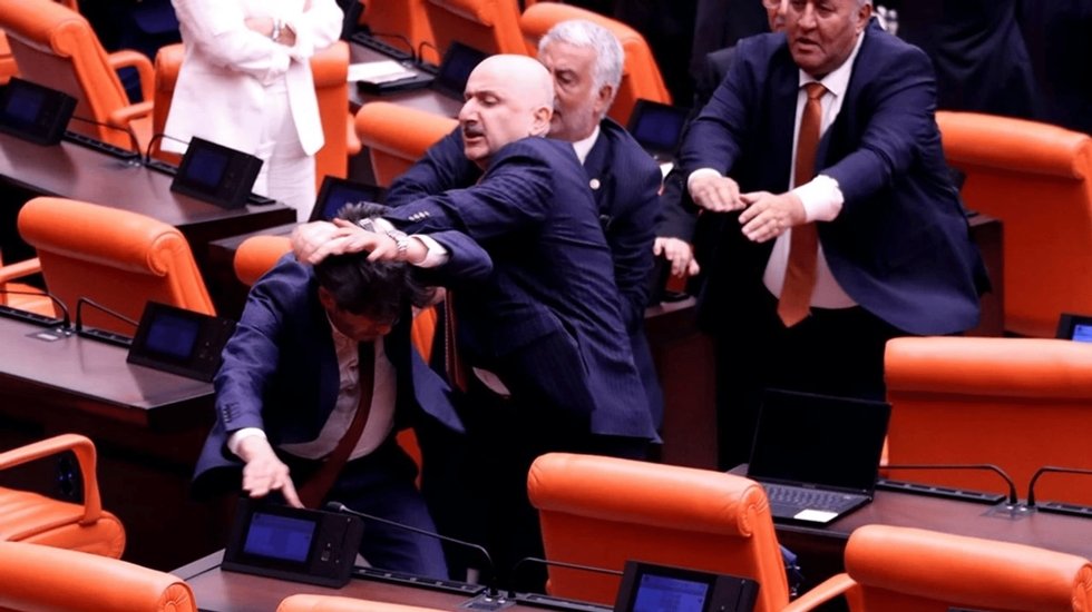 Ali Bozan'a saldırı sonrası DEM Parti'den AKP'ye net uyarı: Altında kalırsınız