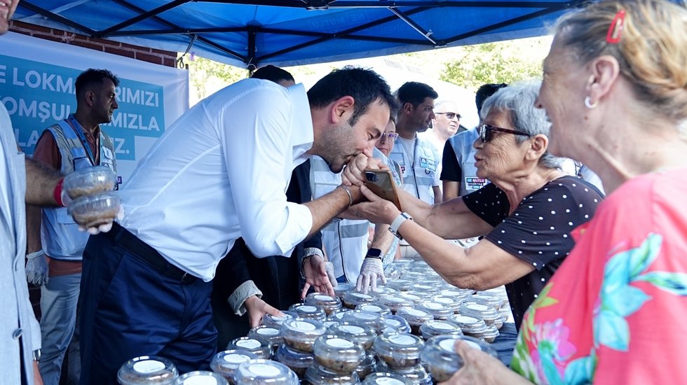 Aşure kazanının içinde sevgi var...