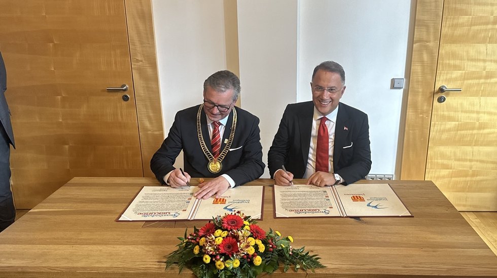 Beylikdüzü ile Paderborn arasında kardeş şehir protokolü imzaladı.