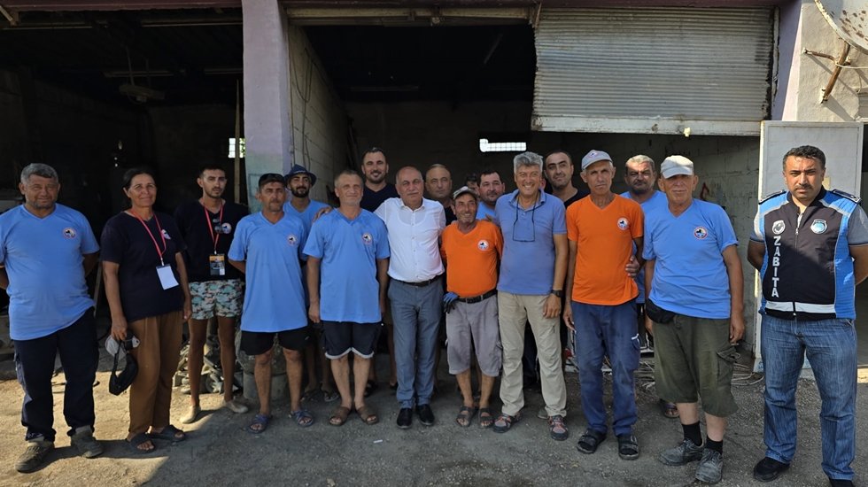 Bu belediye &ccedil;alışanları 10 yıl sonra maaşlarını ilk olarak eksiksiz aldılar...