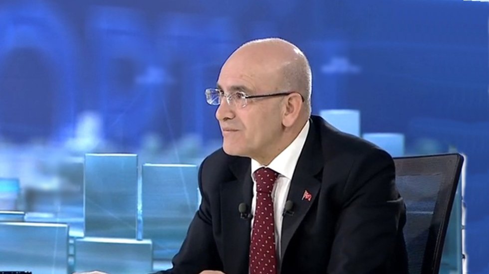 Canlı yayında açıklamalarda bulunan Şimşek, baklayı ağzından çıkardı...