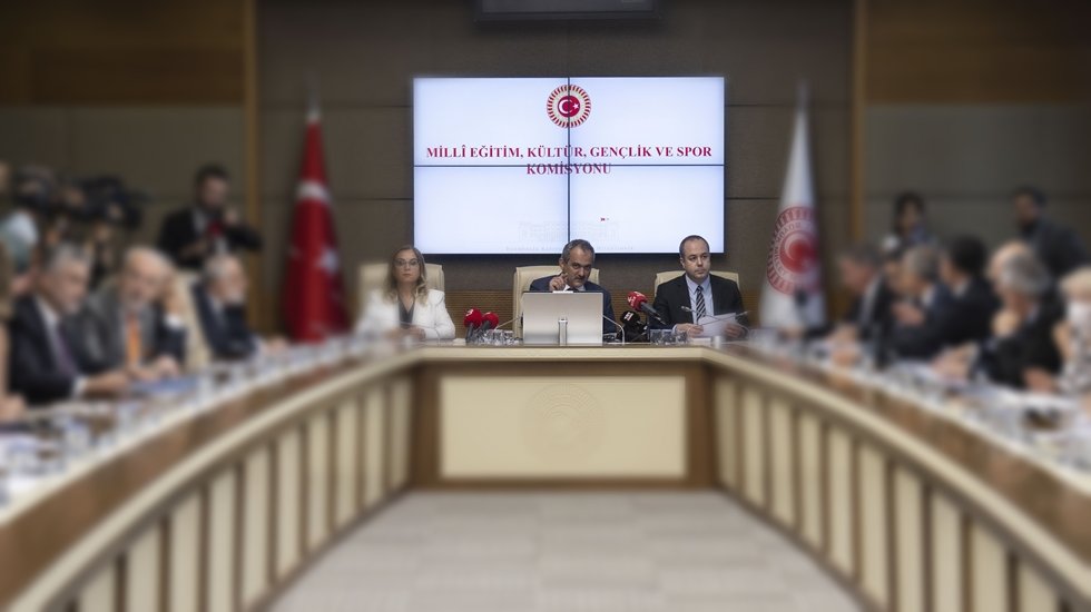 CHP'den '&Ouml;ğretmenlik Meslek Kanunu' teklifinin komisyonda kabul edilmesine sert tepki