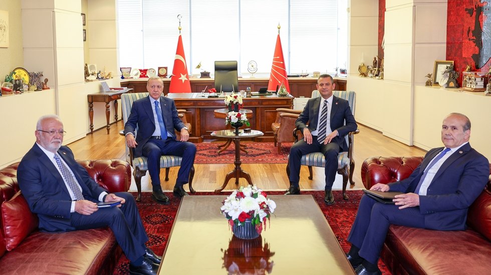 G&ouml;r&uuml;şmeye katılan Mustafa Elitaş 'Erdoğan-&Ouml;zel' g&ouml;r&uuml;şmesinin bilinmeyenlerini anlattı...
