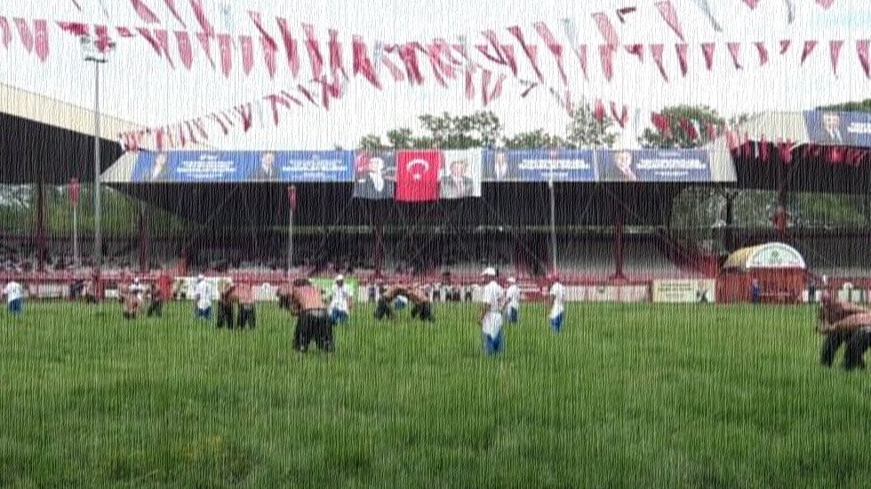 &lsquo;Haremlik selamlık trib&uuml;n&rsquo;e her kesimden tepki var!