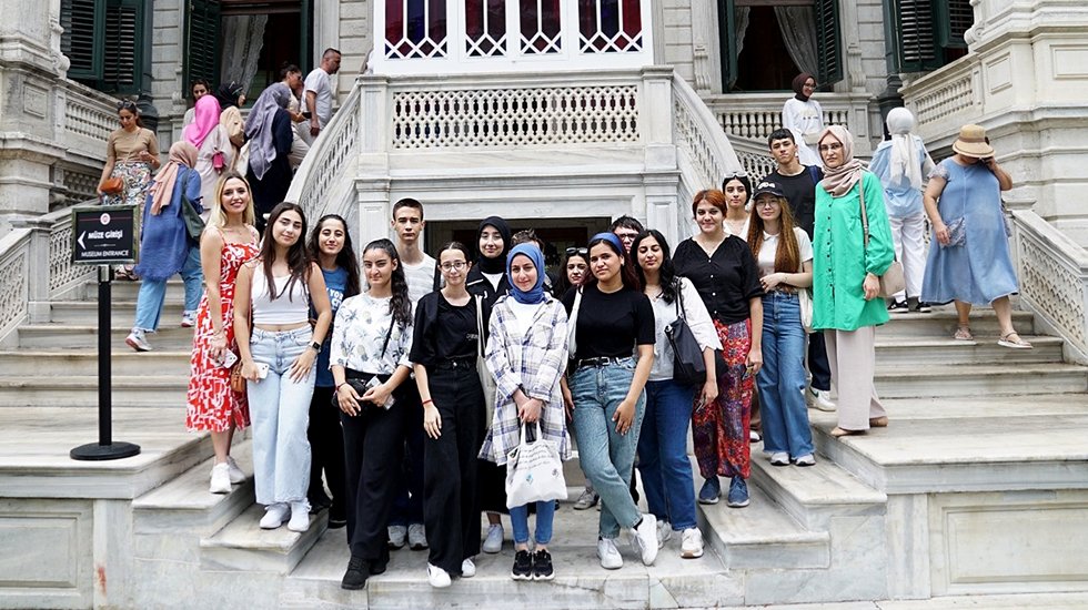 Küçükçekmeceli gençler İstanbul’u ücretsiz geziyor