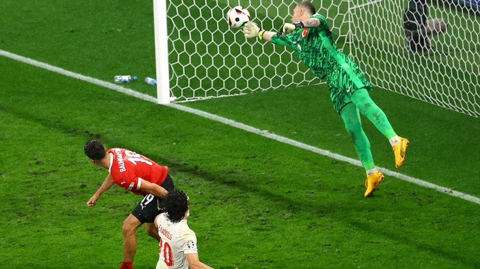 Merih attı, Mert kurtardı! Avusturya 1-2 Türkiye... Bizim çocuklar çeyrek finalde...