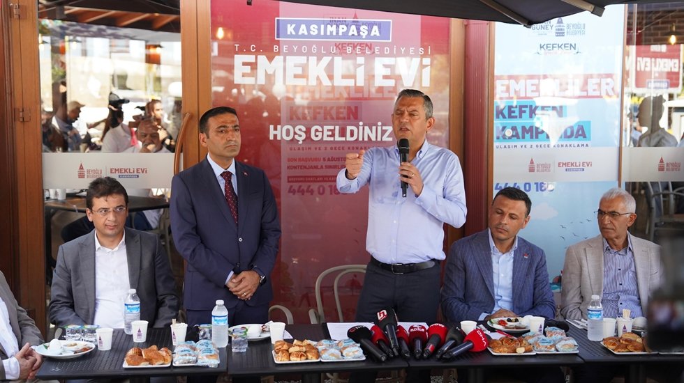 &Ouml;zg&uuml;r &Ouml;zel emeklilere seslendi: Mutfağınızdan 5 kilo kıyma &ccedil;alındı