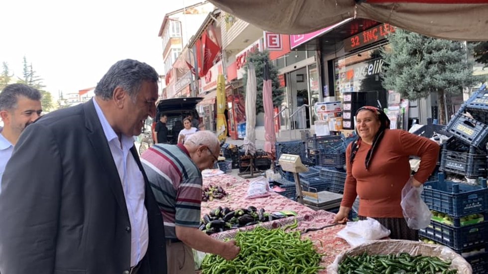 Pazarda mutlu olan kimse yok