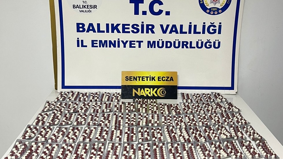 Ayvalık&rsquo;ta uyuşturucu hap satıcısı yakalandı...