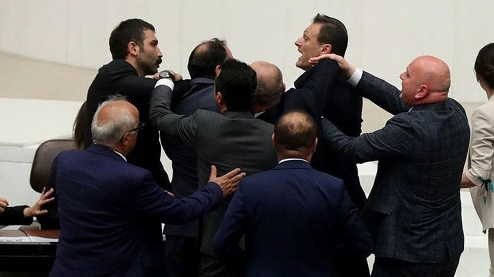 Barış Atay: "Alpay &Ouml;zalan'ı tanısınlar, Genel Başkanımıza yağ &ccedil;ekti"