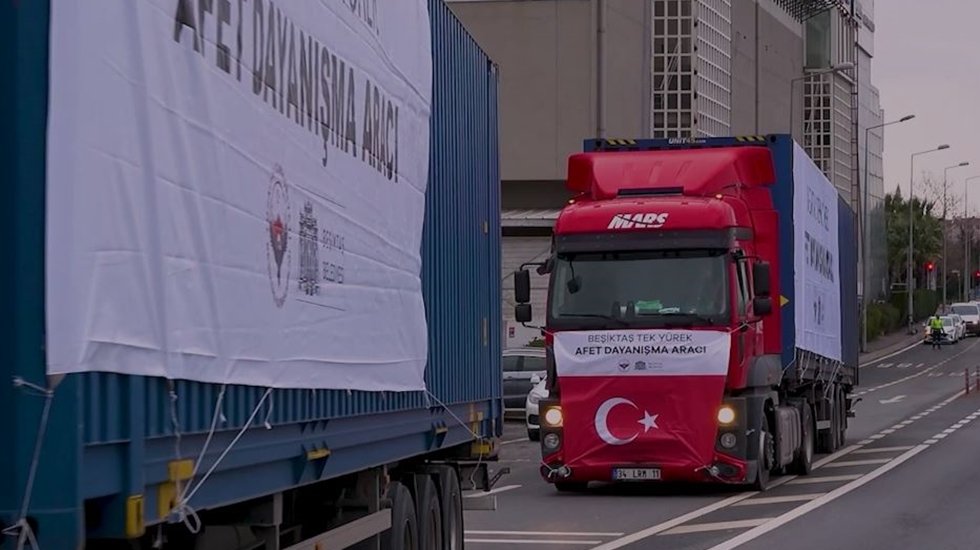 Beşiktaş Belediyesi'nin depremzedelere yardımları devam ediyor...