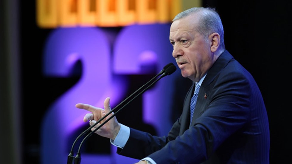 Erdoğan: Kendini yorgun hisseden kenara &ccedil;ekilsin