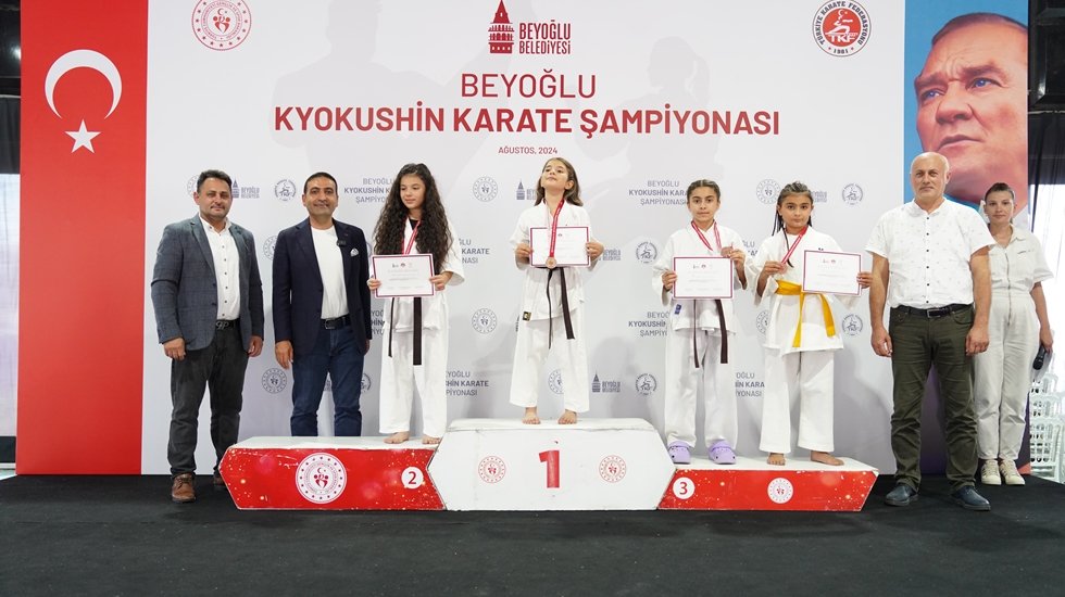 Gen&ccedil; karateciler Beyoğlu Kyokushin Karate Şampiyonası'nda yarıştı