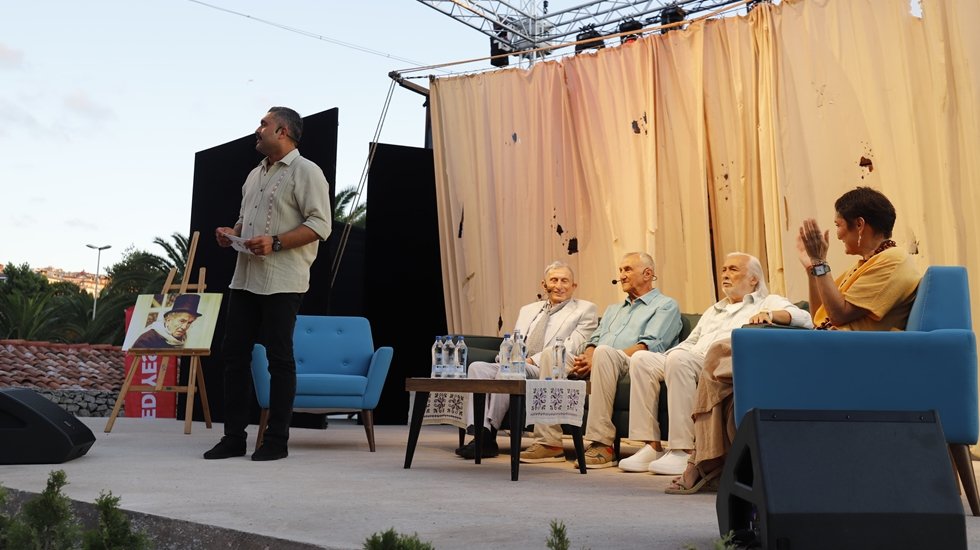 Haldun Dormen, Müjdat Gezen ve Mustafa Alabora, Usta Tiyatrocu İsmet Ay'ı anlattı...