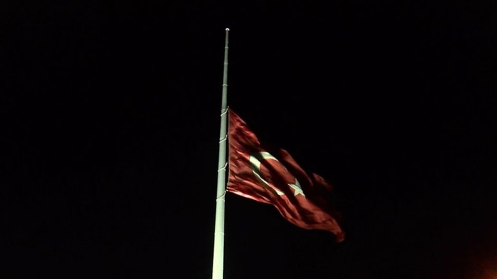 Otel yangını nedeniyle 1 g&uuml;nl&uuml;k milli yas ilan edildi