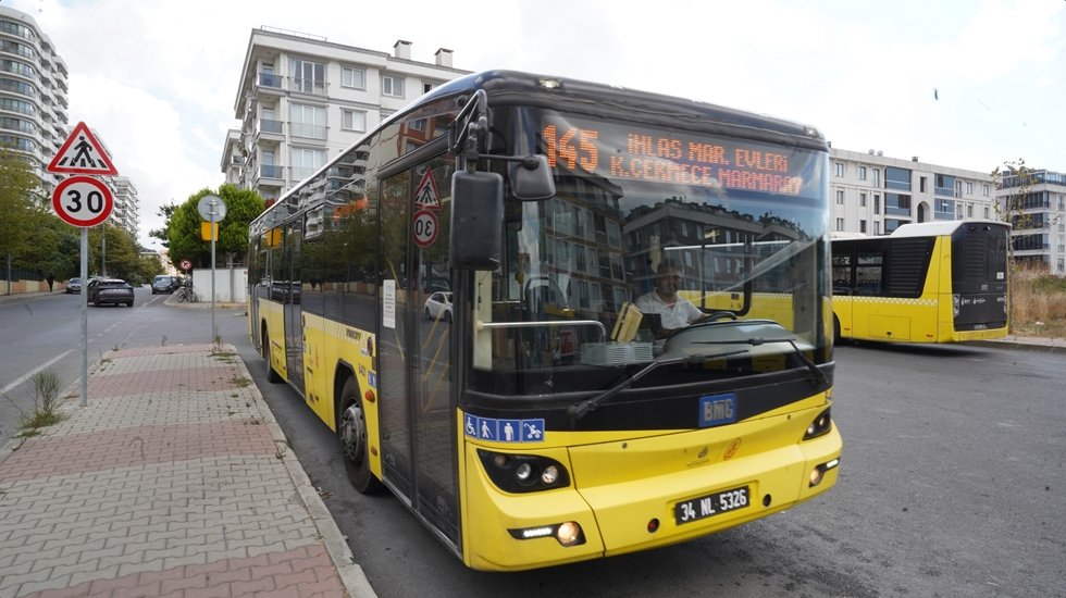 Beylikdüzü sakinleri yeni otobüs hatlarına kavuştu...