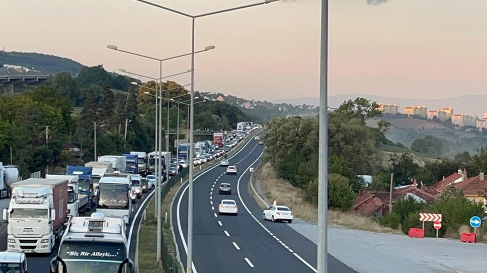 Bolu Dağı T&uuml;neli girişinde kilometrelerce ara&ccedil; kuyruğu oluştu