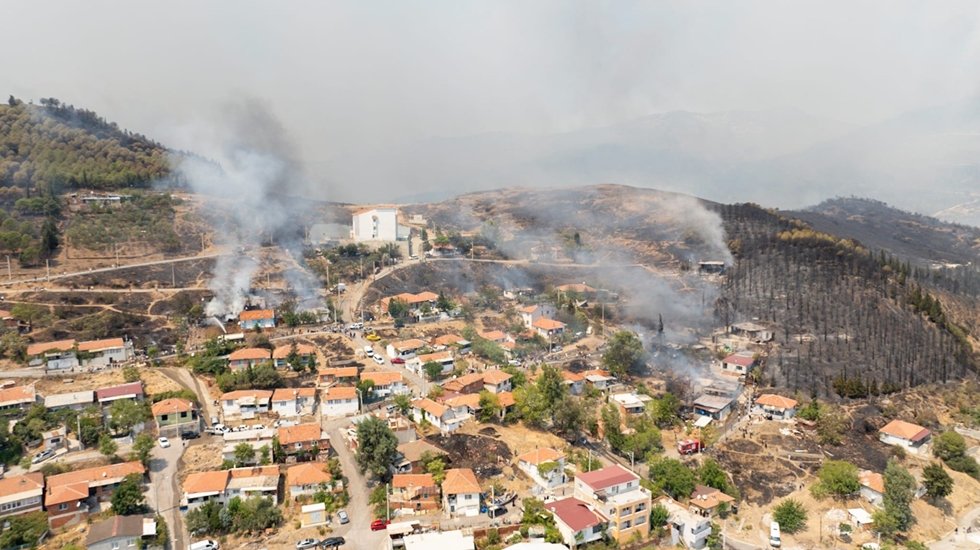Büyükşehir'den yangın mağduru öğrencilere kırtasiye desteği