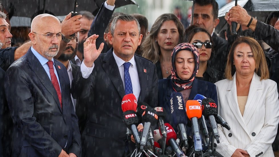 CHP Genel Başkanı &Ouml;zg&uuml;r &Ouml;zel Sinan Ateş davasına katıldı