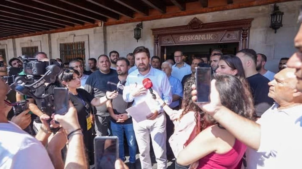 CHP&rsquo;li belediyeye haciz: Başkanın makam odası boşaltıldı!