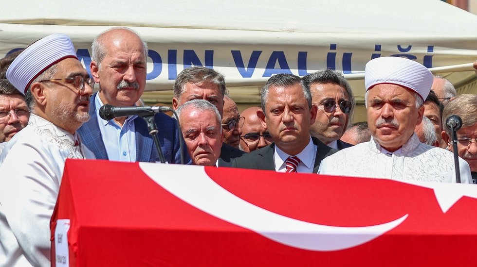 Eygi'nin cenaze t&ouml;reni sonrası: &Ouml;zg&uuml;r &Ouml;zel'den Numan Kurtulmuş'a sitem!