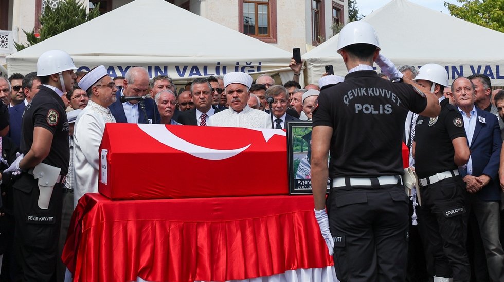 İsrail askerleri tarafından &ouml;ld&uuml;r&uuml;len Ayşenur Ezgi Eygi, son yolculuğuna uğurlandı