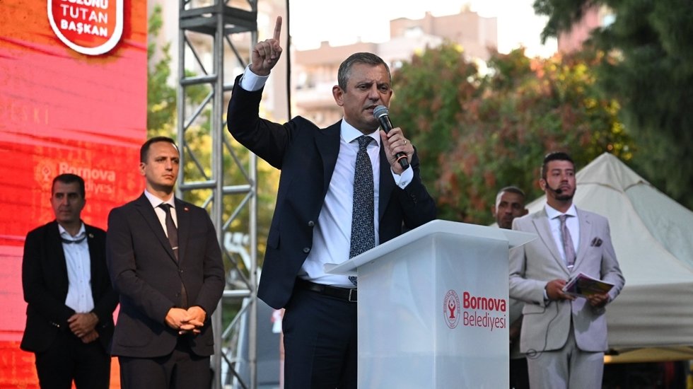 &Ouml;zg&uuml;r &Ouml;zel Bornova'da 5 ay da 17 projenin a&ccedil;ılışını yaptı...