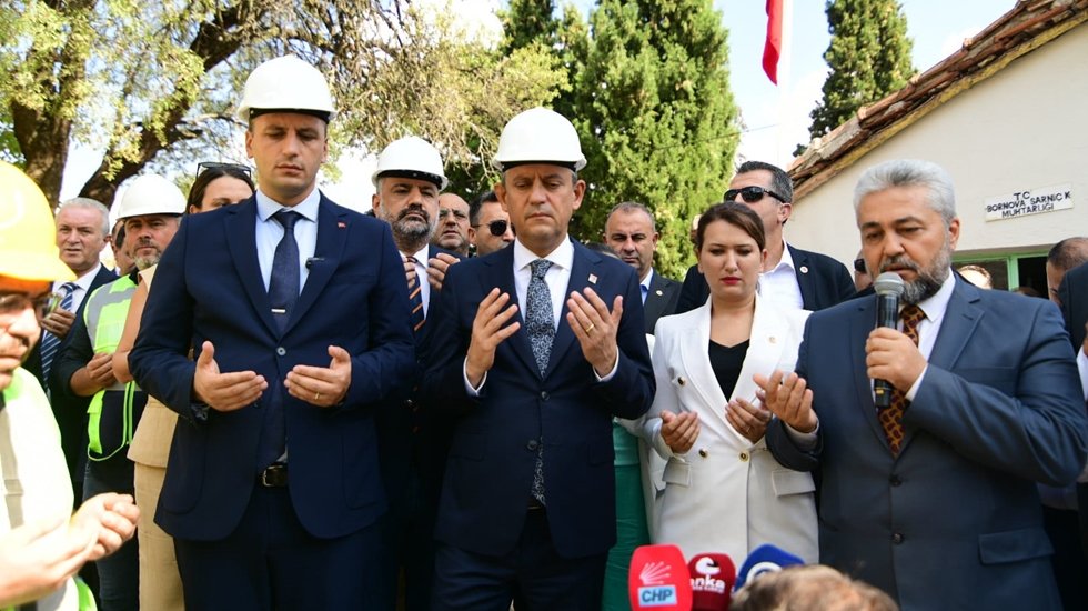 &Ouml;zg&uuml;r &Ouml;zel Bornova&rsquo;da, programına cami temel atma t&ouml;reniyle başladı...