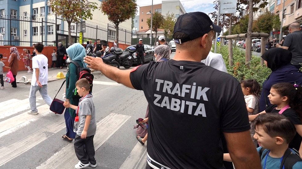 Zabıtadan okul önlerinde denetim