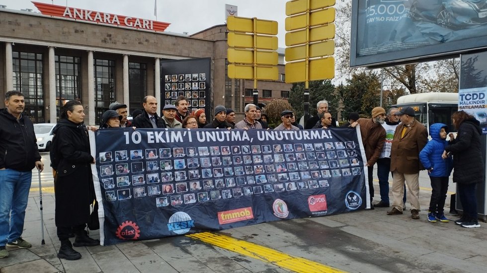 Ankara Gar katliamında &ouml;lenlerin ailelerinden CHP'ye tepki: 'A&ccedil;ılışa katılmayacağız'