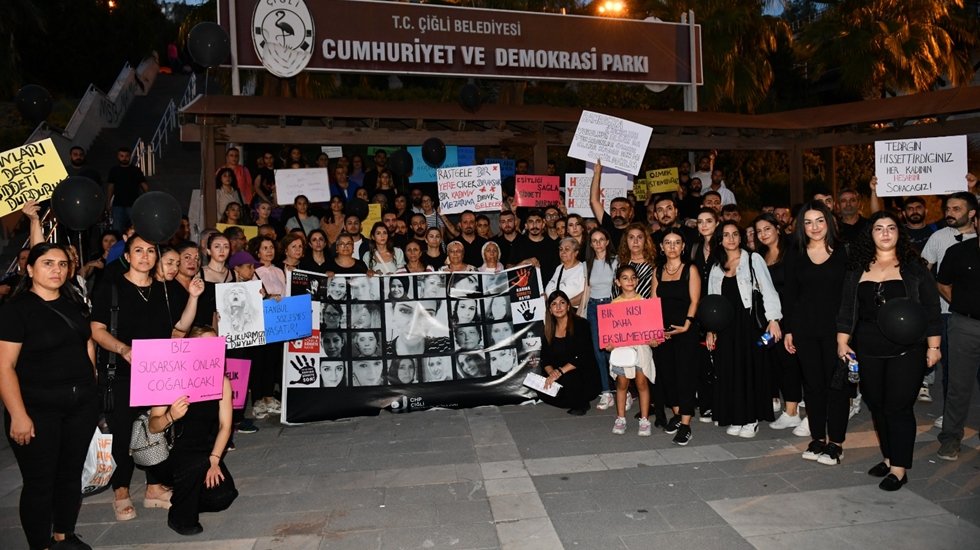Çiğli’de kadına şiddete hayır yürüyüşü