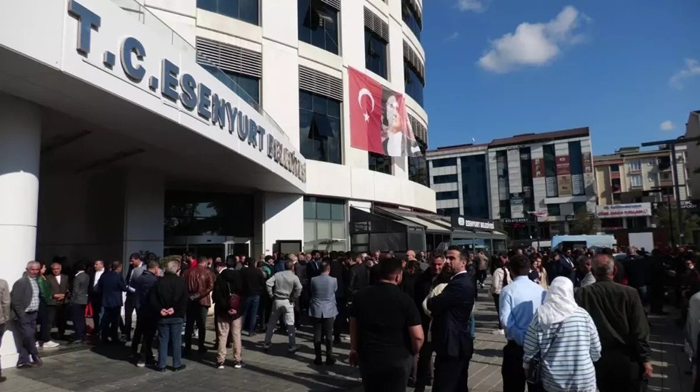 İktidar, hukuksuzluğu kurumları ele ge&ccedil;irmek i&ccedil;in kullanıyor!