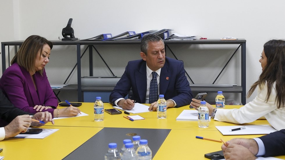 &Ouml;zg&uuml;r &Ouml;zel: 'zamanlamaya' dikkat &ccedil;ekti!