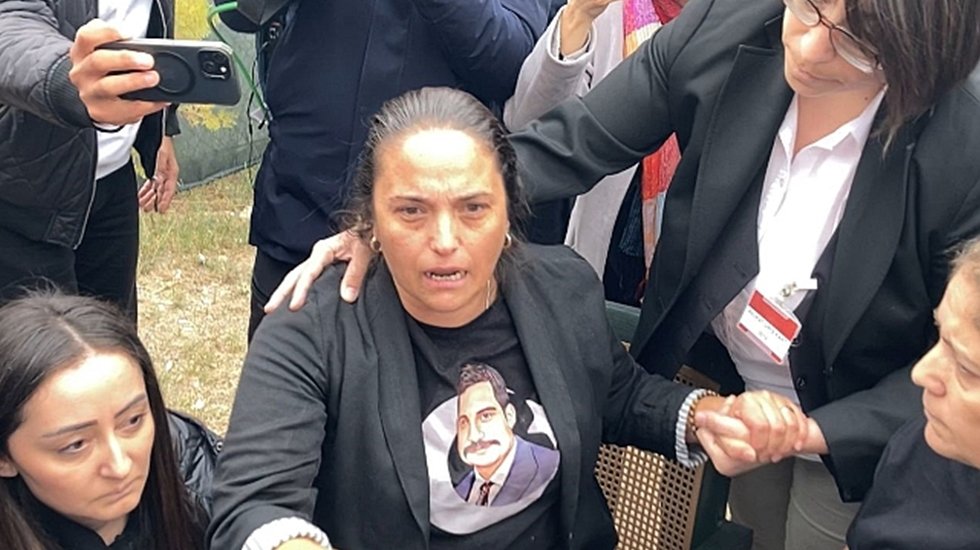 Saldırı sonrası &Ouml;zg&uuml;r &Ouml;zel'den a&ccedil;ıklama: Bah&ccedil;eli ve MHP her olaydan sorumludur