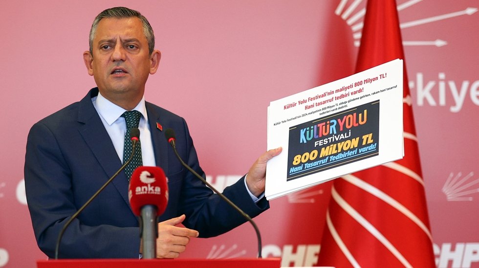 ABB ve İBB'ye a&ccedil;ılan soruşturmaya &Ouml;zg&uuml;r &Ouml;zel&rsquo;den tepki&hellip;