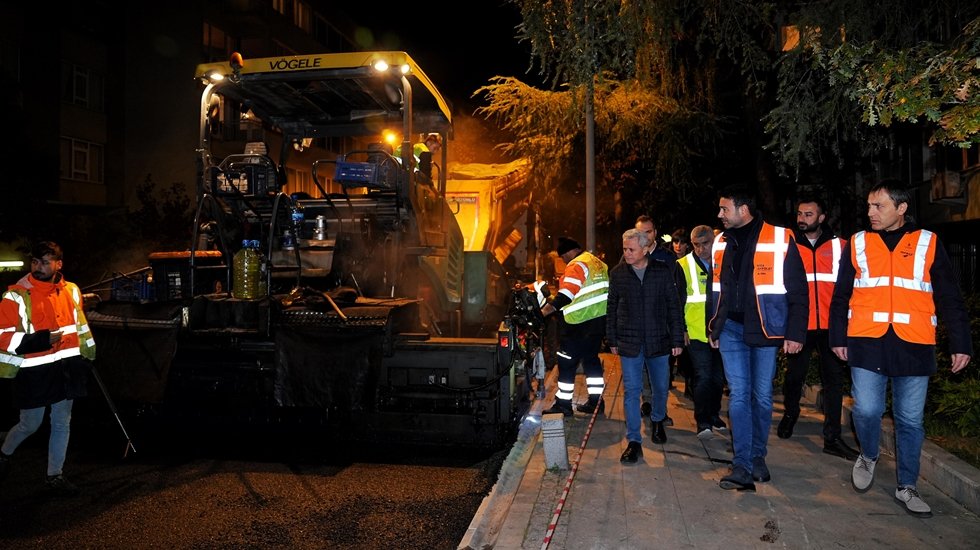Beşiktaş’ta yol bakım ve onarım çalışmaları gece gündüz devam ediyor