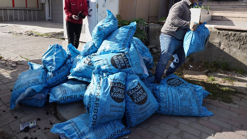 Beylikdüzü Belediyesi’nden ihtiyaç sahiplerine yakacak yardımı