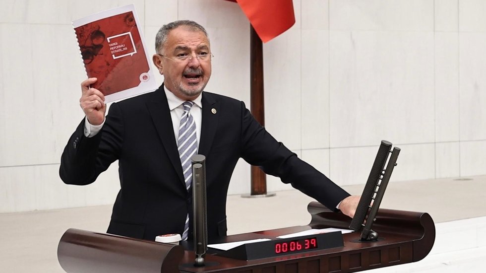 CHP'li Cumhur Uzun: "Yasamayı Recep&rsquo;e,&nbsp;Y&uuml;r&uuml;tmeyi Tayyip&rsquo;e,&nbsp;Yargıyı da Erdoğan&rsquo;a bağladınız&hellip;"