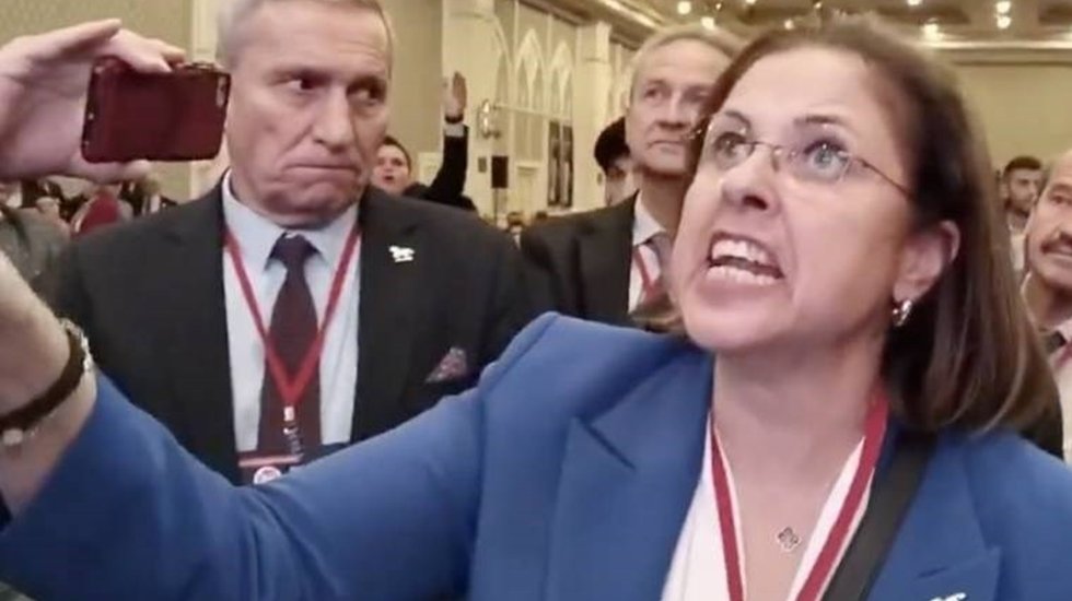 İlay Aksoy'dan istifa a&ccedil;ıklaması: &ldquo;Burası benim partim&rdquo;