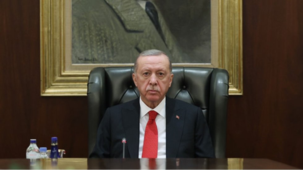 Erdoğan: "Esenyurt Belediye Başkanı'nın kağıt &uuml;st&uuml;nde bir başka partinin mensubu g&ouml;z&uuml;kmesi hakikati değiştirmiyor"