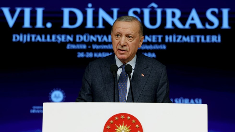 Erdoğan: Sarıklı, sakallı, baş&ouml;rt&uuml;l&uuml;, &ccedil;arşaflı, c&uuml;bbeli vatandaşlarımıza ahlaksızca, itibar suikastleri d&uuml;zenlenmektedir
