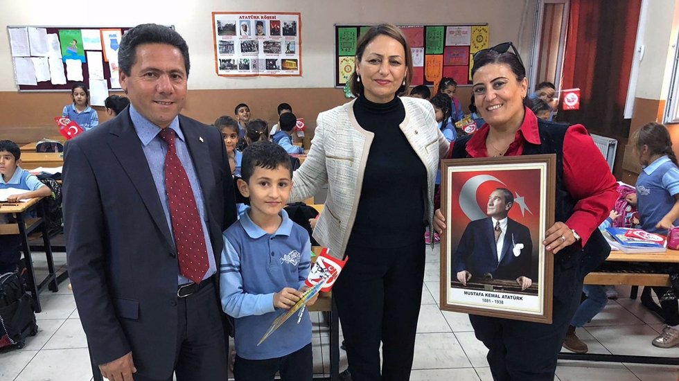 İktidar, &ouml;ğretmenleri perişan etti; &Ouml;ğretmenler atanamıyor, yoksulluk sınırı altında yaşıyor!