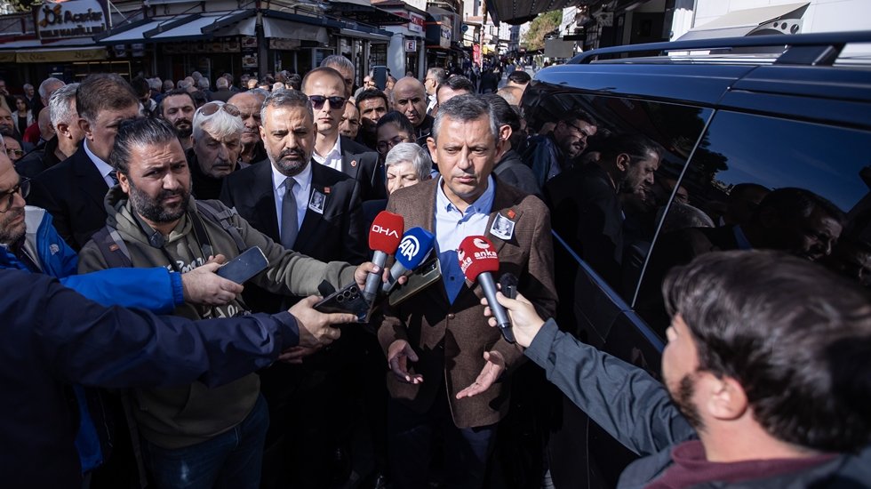 CHP&rsquo;li &Ouml;zel cenaze sonrası kurultay tartışmalarına cevap verdi