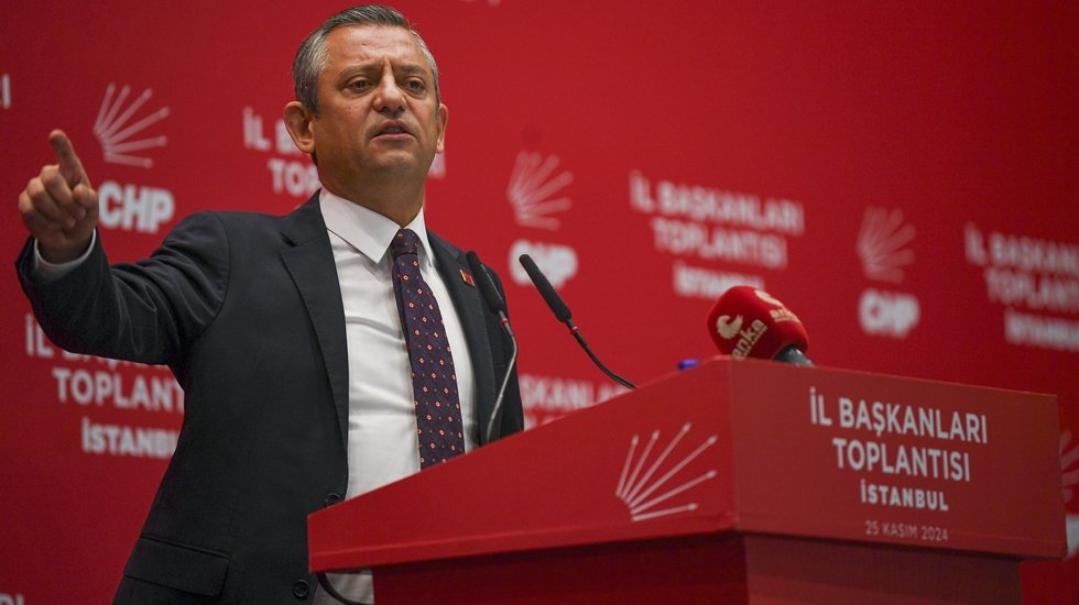 &Ouml;zg&uuml;r &Ouml;zel&rsquo;den milletvekillilerine sosyal medya uyarısı