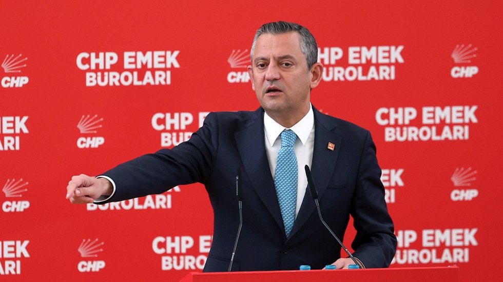 &Ouml;zg&uuml;r &Ouml;zel'den 'asgari &uuml;cret' mesajı: ''İnsan onuruna yaraşır bir &uuml;cret i&ccedil;in bir aradayız''