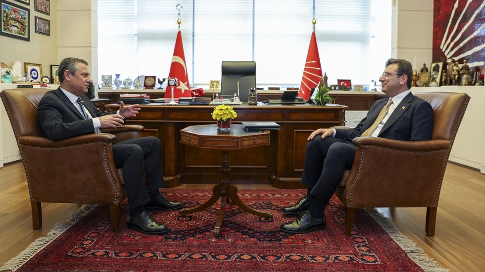 &Ouml;zg&uuml;r &Ouml;zel ile İmamoğlu &ldquo;Kayyım&rdquo; g&uuml;ndemli g&ouml;r&uuml;şt&uuml;